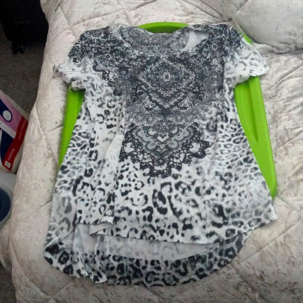 Essential GREY & BLACK PAISLEY BURNOUT TOP (L)